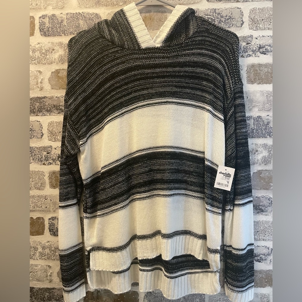 NWT Black and White Charlotte Russe Hooded Sweater.‎